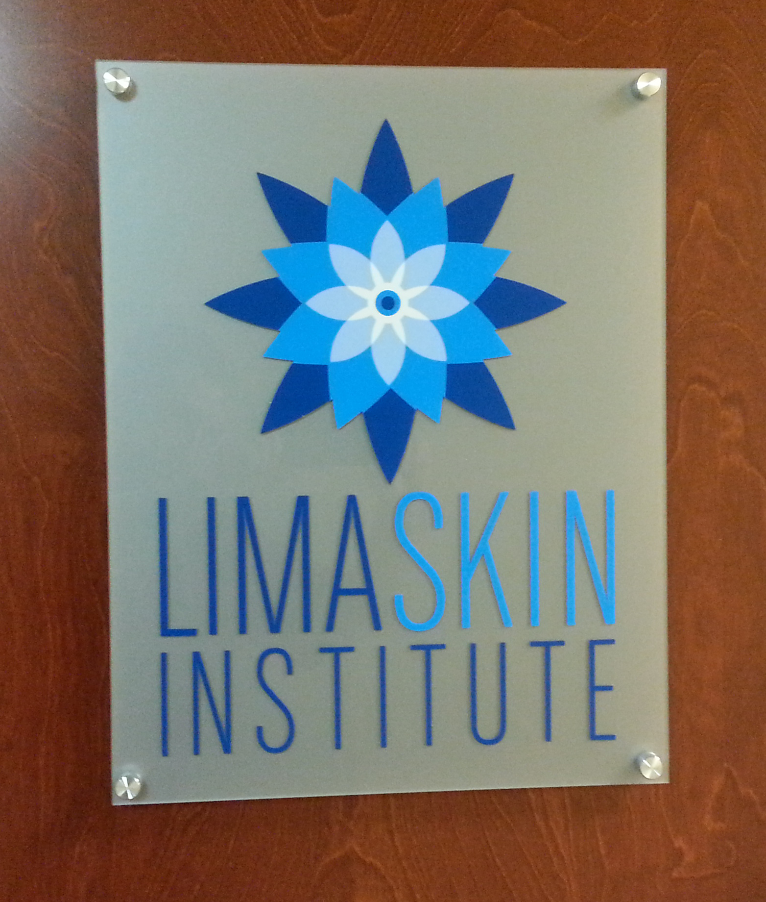 indoor-signate-Lima-Skin-Institute Interior Signage for Business